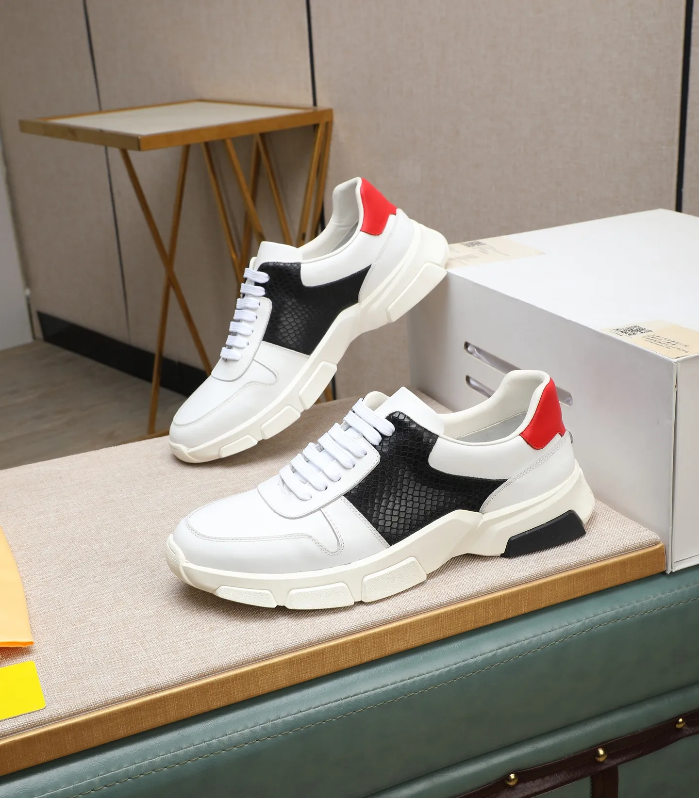 Factory price 480 🕷🕷[FENDI] Fendi fashionable casual men's shoes 🇨🇳Original official website 1:1 model opening, new models are available first 💯Not high-profile but avant-garde, simple, low-key and fashionable, super versatile style 🌿Original cowhide production ➕Pigskin lining🎋The version is comfortable on the feet, so rigorous for any small place, first-class workmanship🍍38-44 Large quantities in stock